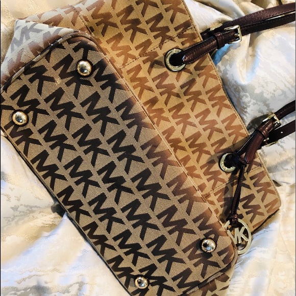 Michael Kors logo handbag - Picture 7 of 8